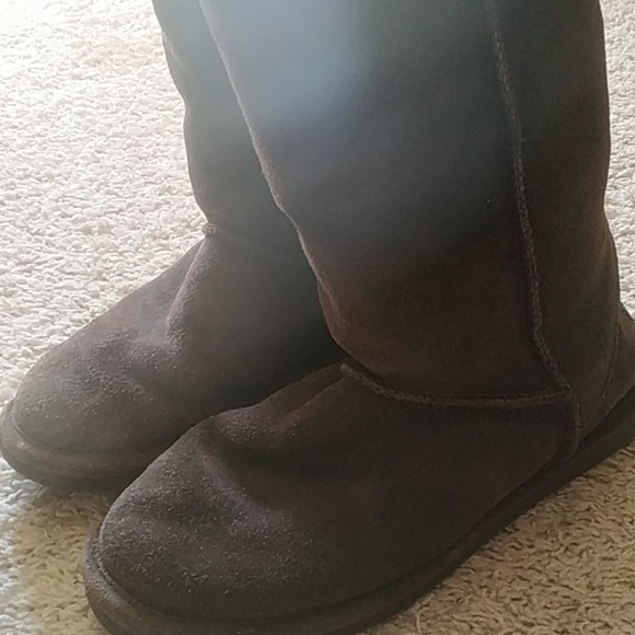 Women's dark brown sheepskin Bearpaw boots - Picture 3 of 6